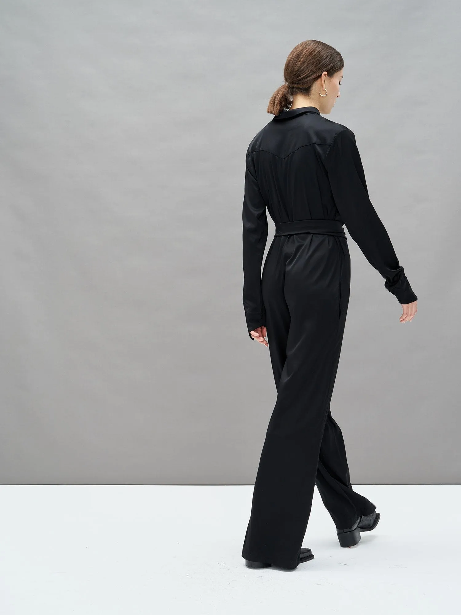 CAMUS - Combinaison avec ceinture amovible en satin de viscose Noir