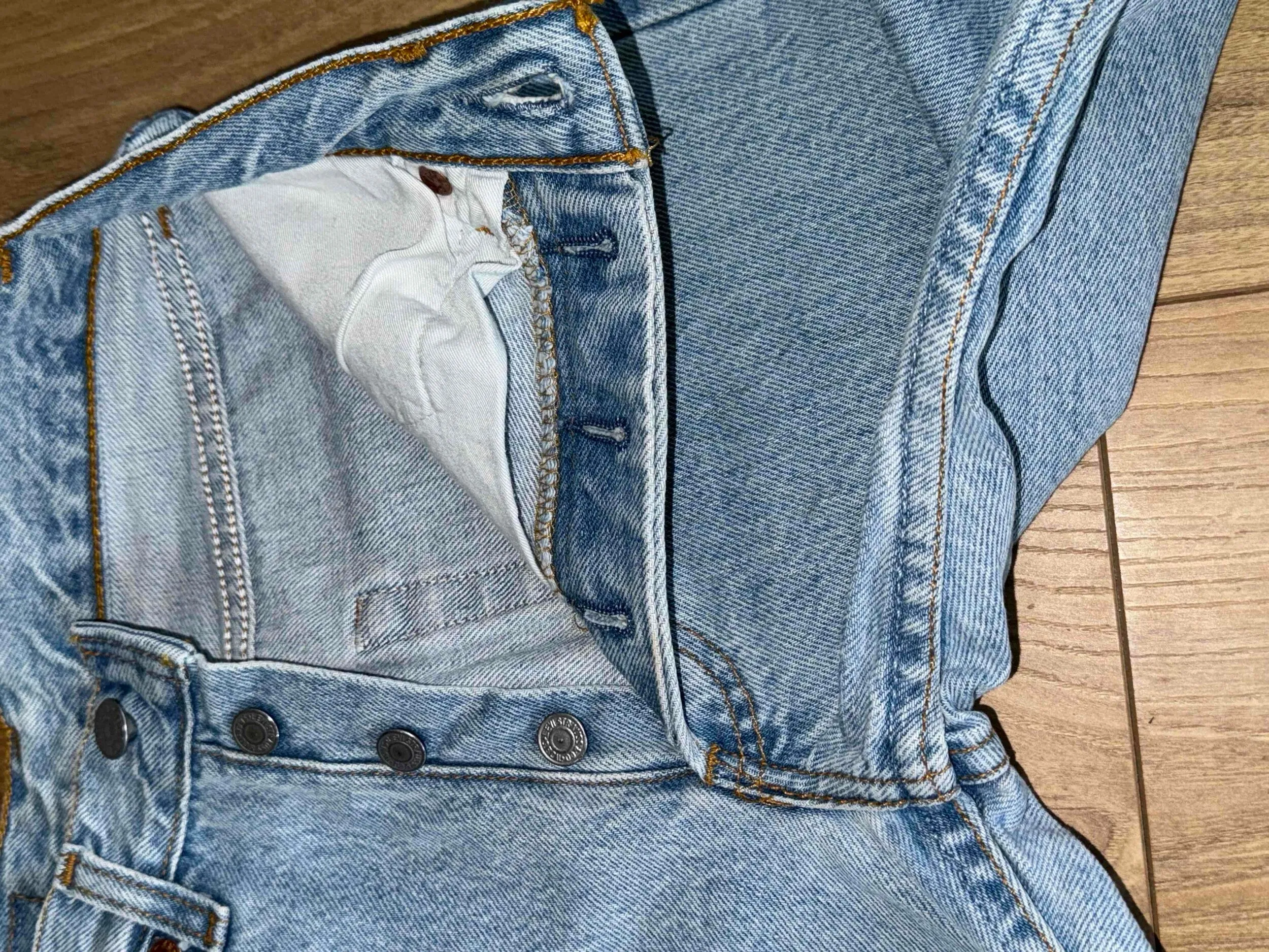 Jean Levi's 501 W25L30