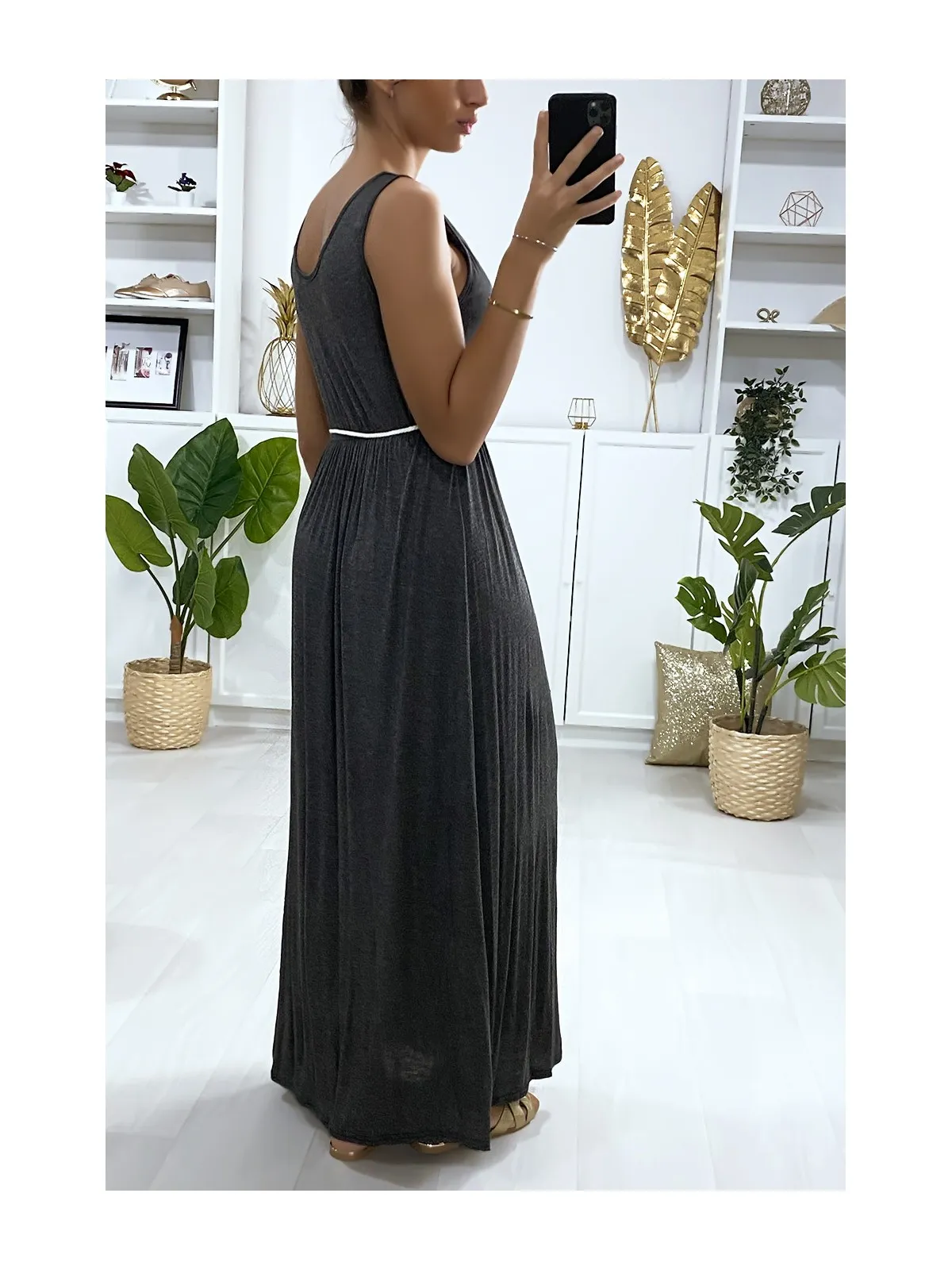 Longue robe croisé en anthracite avec ceinture en cordon