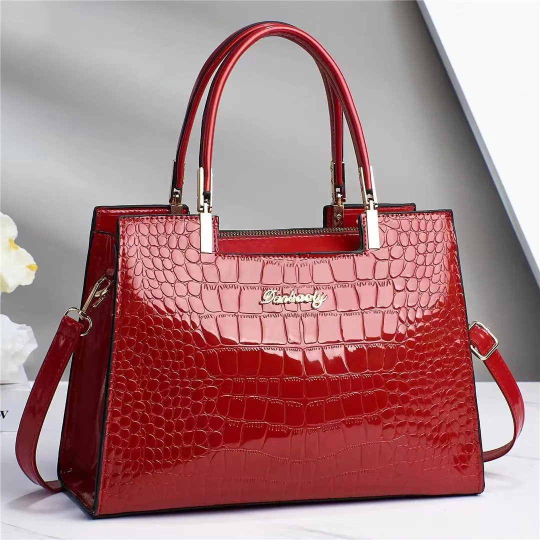 Sac à main et crocodile brillant